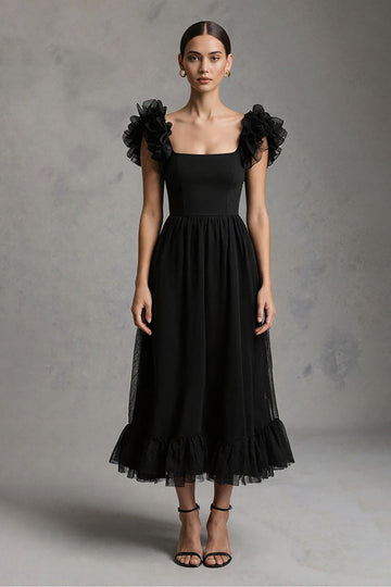 Robe maxi formelle noire à col carré avec volants